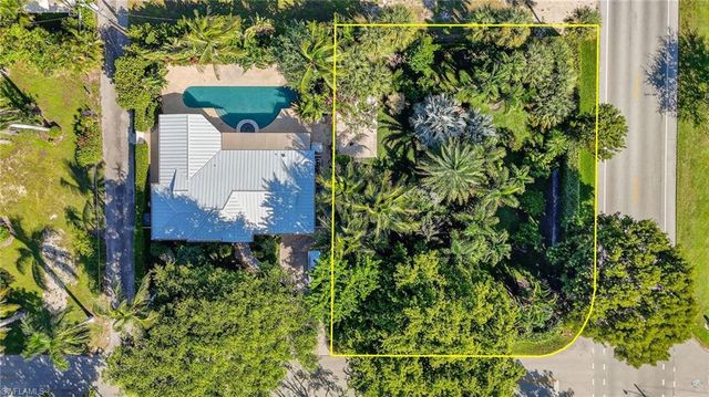 709 Broad Ave S, Naples, FL 34102