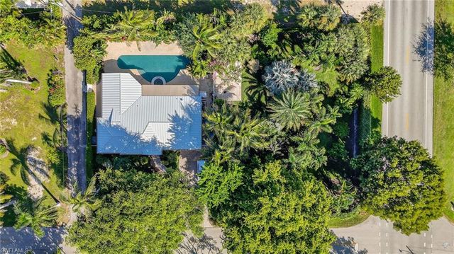 709 Broad Ave S, Naples, FL 34102