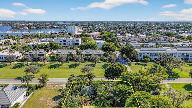 709 Broad Ave S, Naples, FL 34102