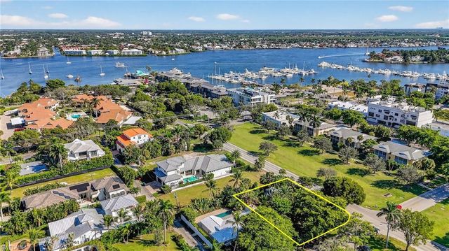 709 Broad Ave S, Naples, FL 34102