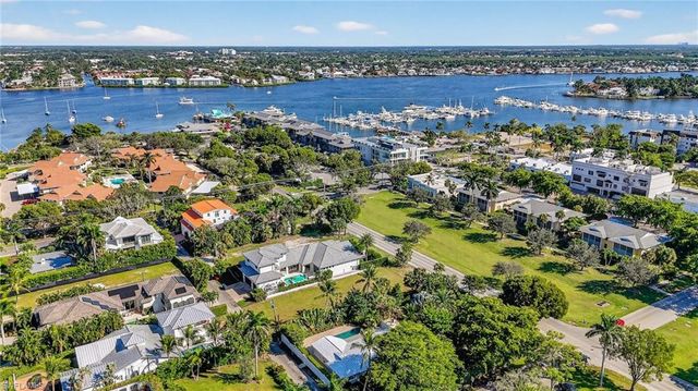 709 Broad Ave S, Naples, FL 34102