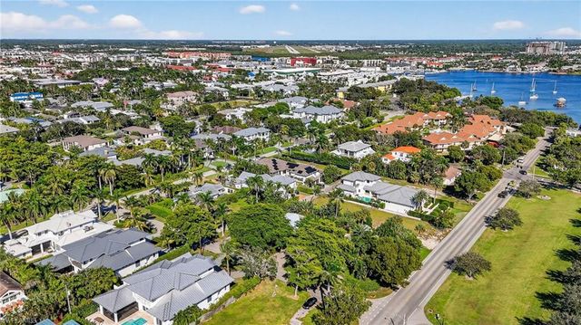 709 Broad Ave S, Naples, FL 34102