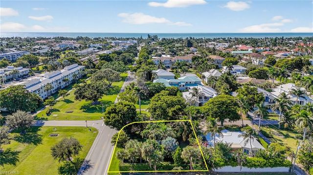 709 Broad Ave S, Naples, FL 34102