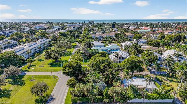 709 Broad Ave S, Naples, FL 34102