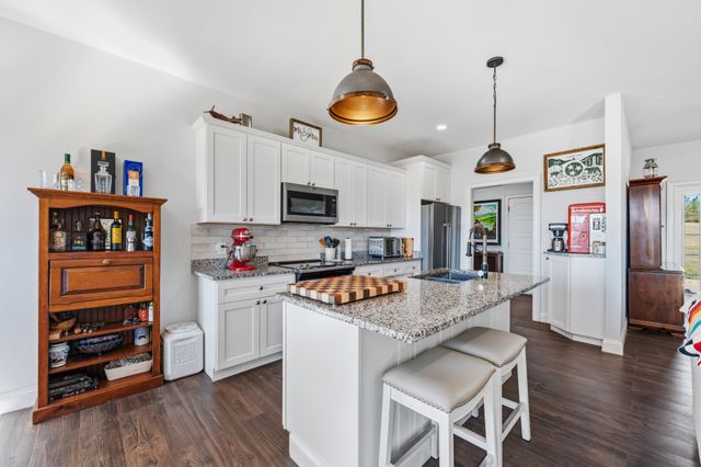 10164 Makenzie Ln, Bon Aqua, TN 37025