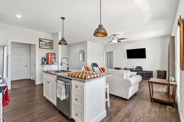 10164 Makenzie Ln, Bon Aqua, TN 37025