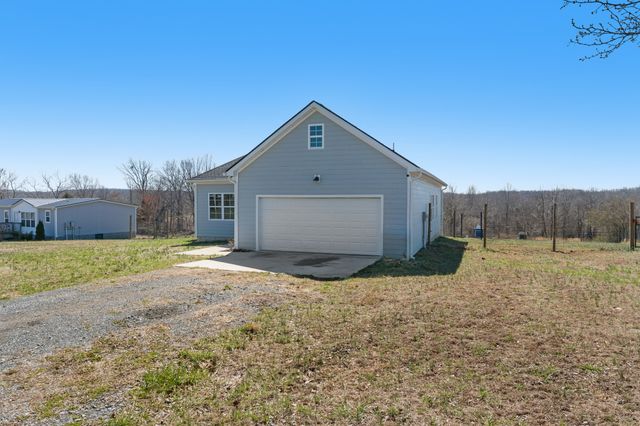 10164 Makenzie Ln, Bon Aqua, TN 37025
