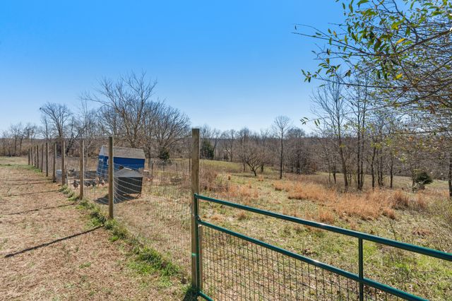 10164 Makenzie Ln, Bon Aqua, TN 37025