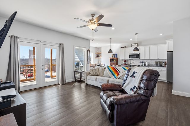 10164 Makenzie Ln, Bon Aqua, TN 37025