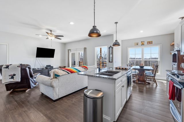 10164 Makenzie Ln, Bon Aqua, TN 37025