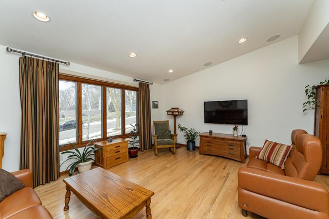 1504 20th Avenue NE, Rochester, MN 55906