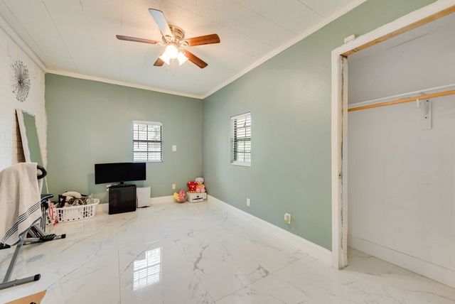 205 Freedom Lane, Arlington, TX 76002