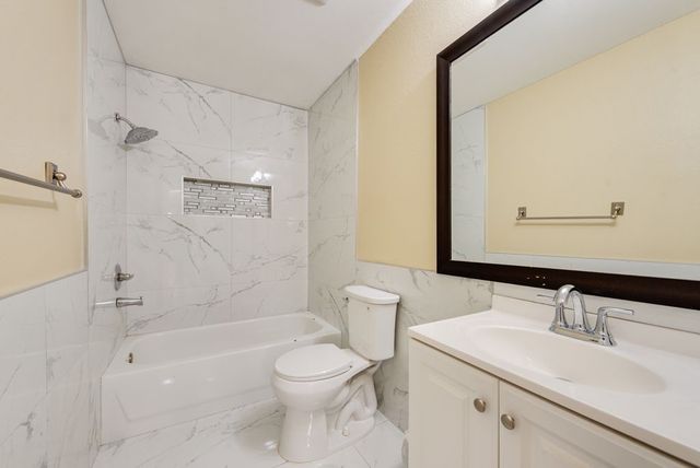 205 Freedom Lane, Arlington, TX 76002