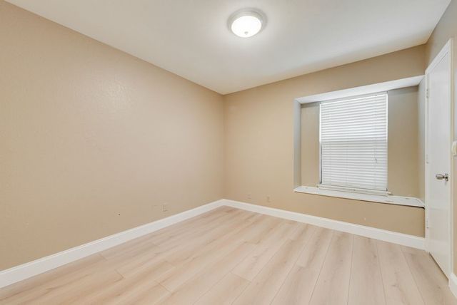 205 Freedom Lane, Arlington, TX 76002