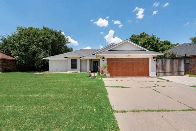 205 Freedom Lane, Arlington, TX 76002