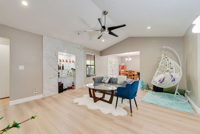 205 Freedom Lane, Arlington, TX 76002