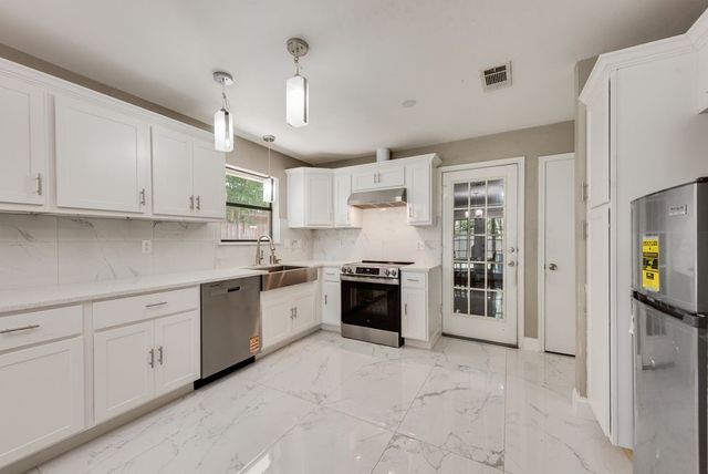 205 Freedom Lane, Arlington, TX 76002
