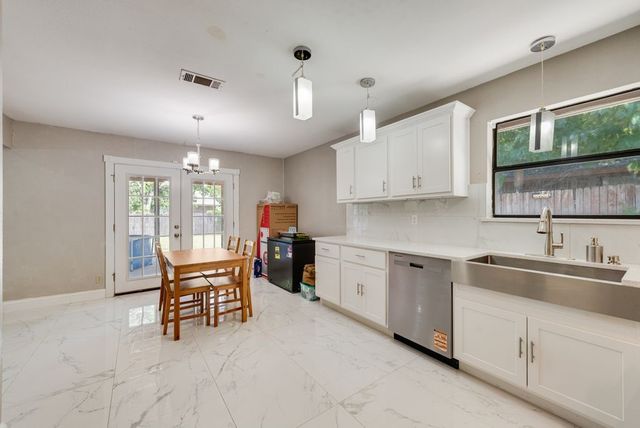 205 Freedom Lane, Arlington, TX 76002