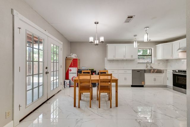 205 Freedom Lane, Arlington, TX 76002