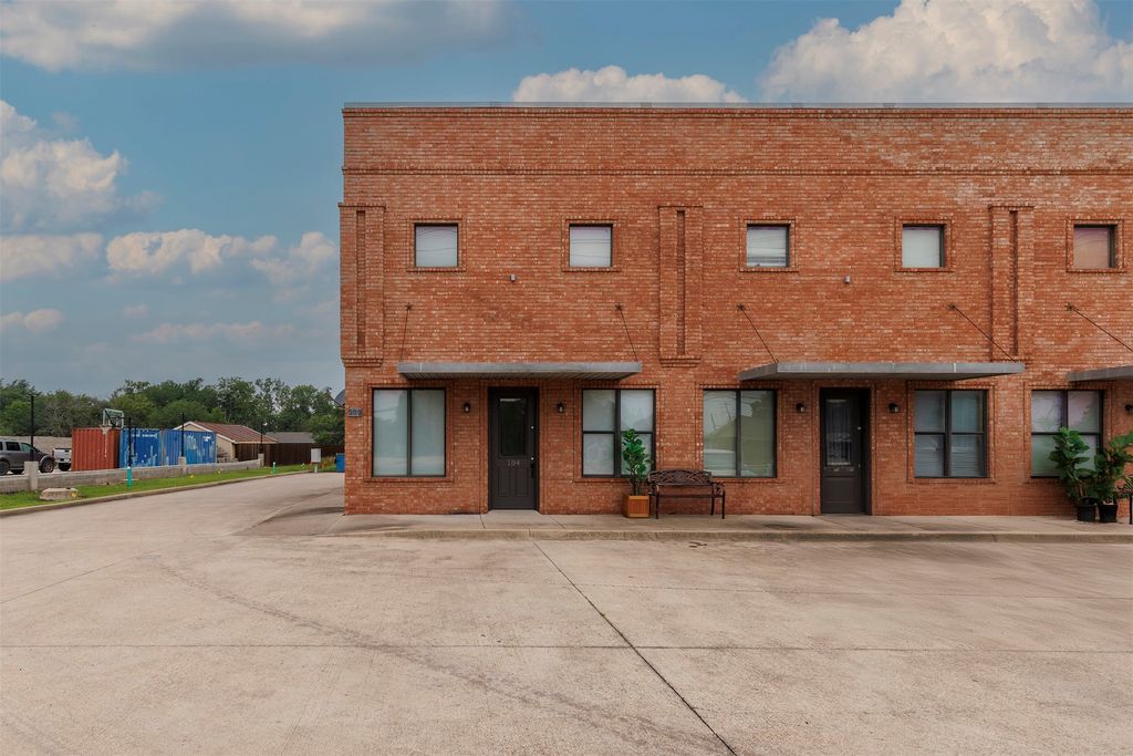 202 W Jefferson Street 100, Palmer, TX 75152
