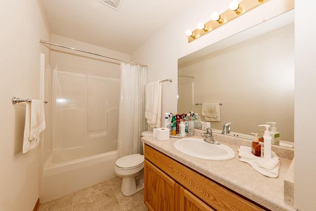 3944 W Valley View DRIVE, Franklin, WI 53132