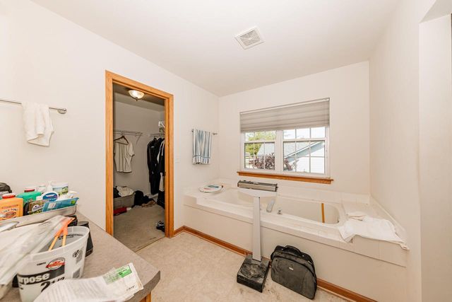 3944 W Valley View DRIVE, Franklin, WI 53132