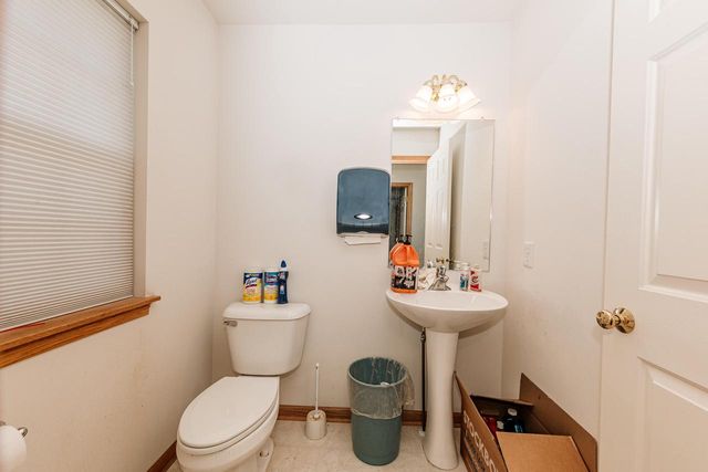 3944 W Valley View DRIVE, Franklin, WI 53132