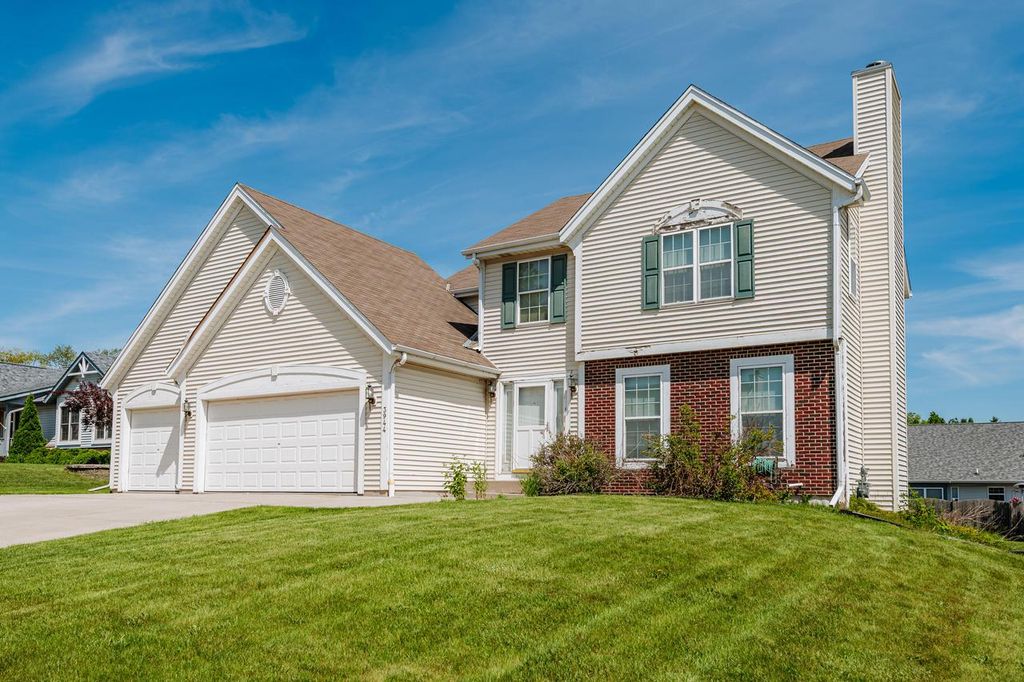 3944 W Valley View DRIVE, Franklin, WI 53132