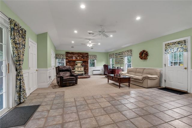 3 Douglas Circle, Smithfield, RI 02828