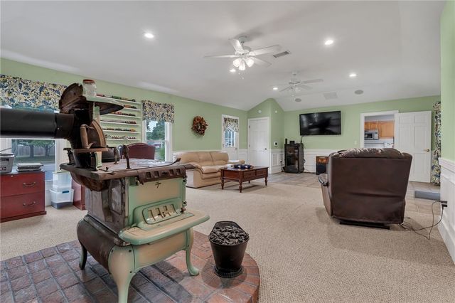 3 Douglas Circle, Smithfield, RI 02828