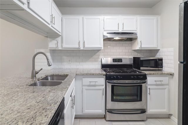 11404 Walnut Ridge DR 4, Austin, TX 78753
