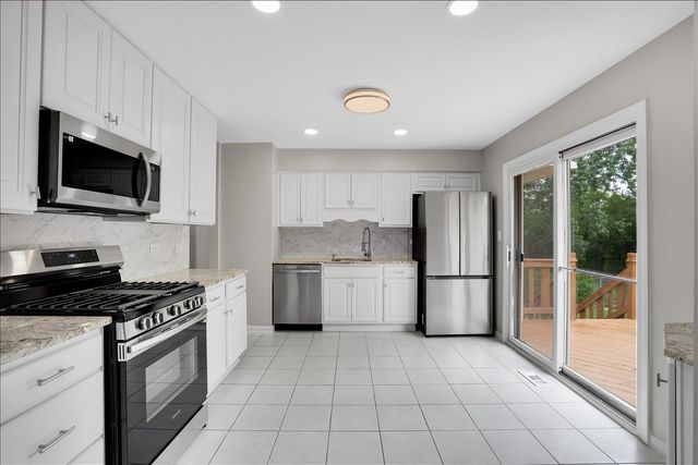 4255 Dixon Drive, Hoffman Estates, IL 60192