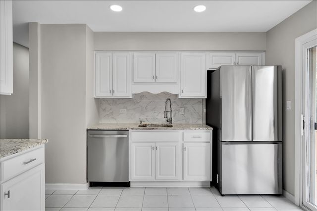 4255 Dixon Drive, Hoffman Estates, IL 60192