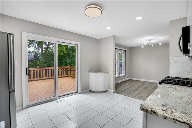 4255 Dixon Drive, Hoffman Estates, IL 60192