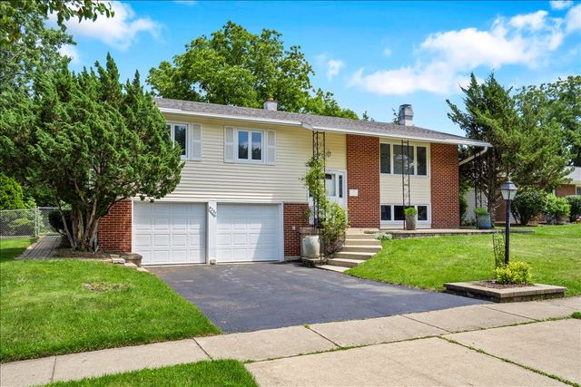 4255 Dixon Drive, Hoffman Estates, IL 60192