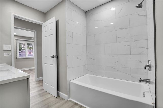 4255 Dixon Drive, Hoffman Estates, IL 60192