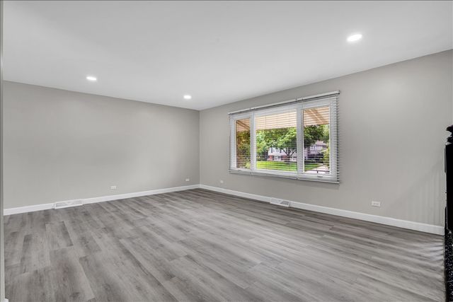 4255 Dixon Drive, Hoffman Estates, IL 60192