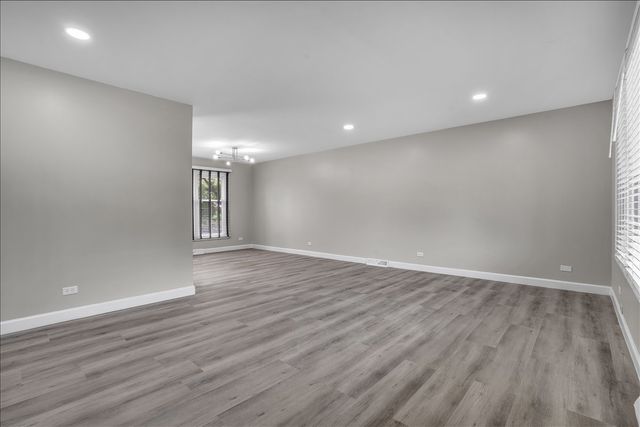 4255 Dixon Drive, Hoffman Estates, IL 60192