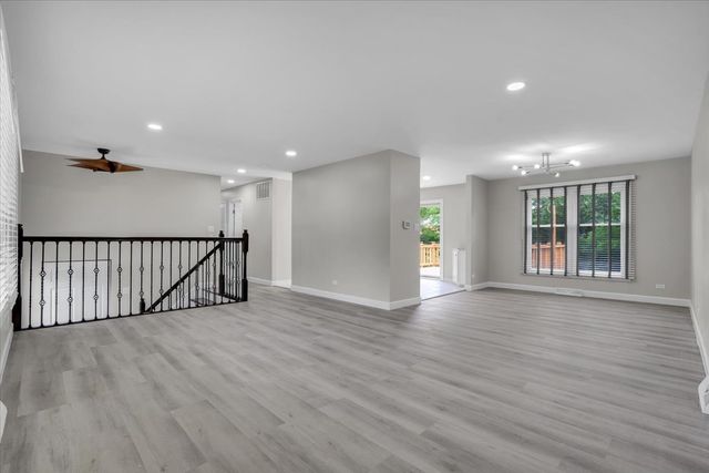 4255 Dixon Drive, Hoffman Estates, IL 60192
