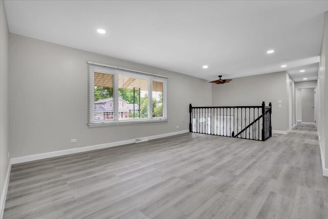 4255 Dixon Drive, Hoffman Estates, IL 60192