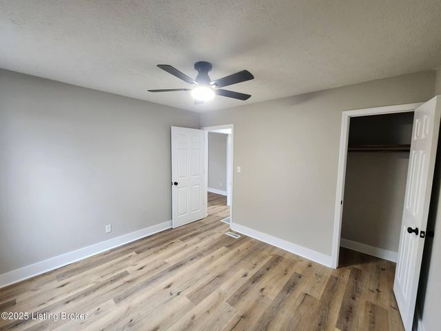 322 Meadow Lane Ln, Elizabethtown, KY 42701