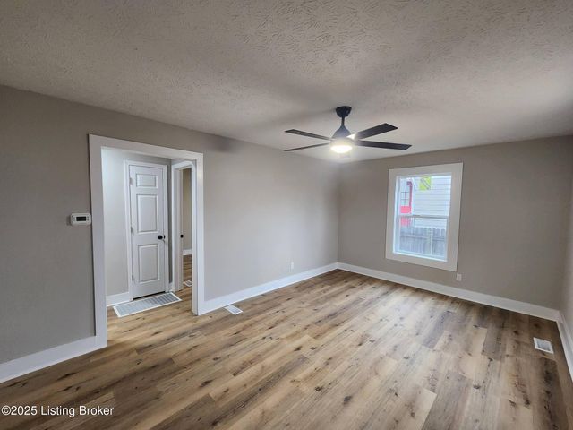 322 Meadow Lane Ln, Elizabethtown, KY 42701