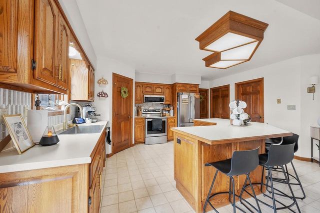 2108 LAWRENCE DRIVE, De Pere, WI 54115