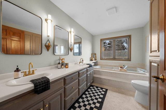2108 LAWRENCE DRIVE, De Pere, WI 54115