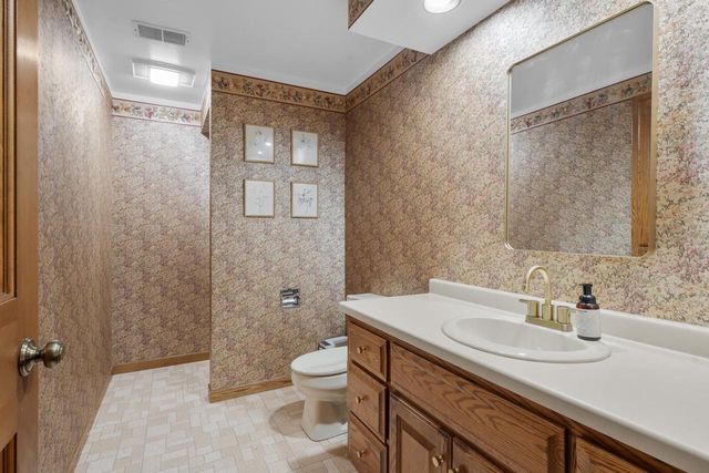 2108 LAWRENCE DRIVE, De Pere, WI 54115