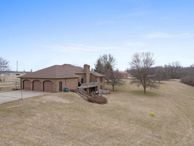 2108 LAWRENCE DRIVE, De Pere, WI 54115