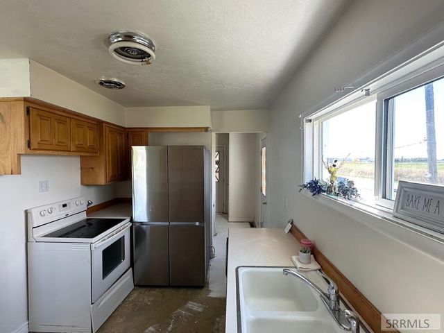 499 N 400 E, Firth, ID 83236