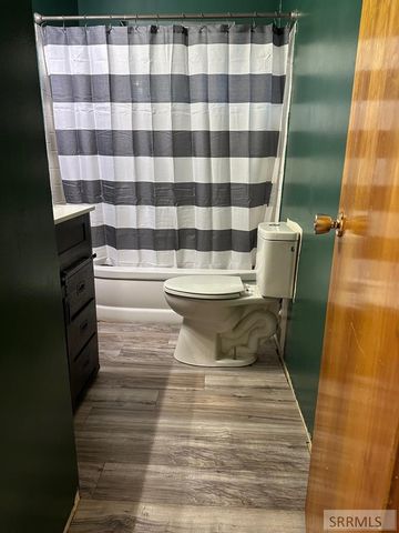 499 N 400 E, Firth, ID 83236