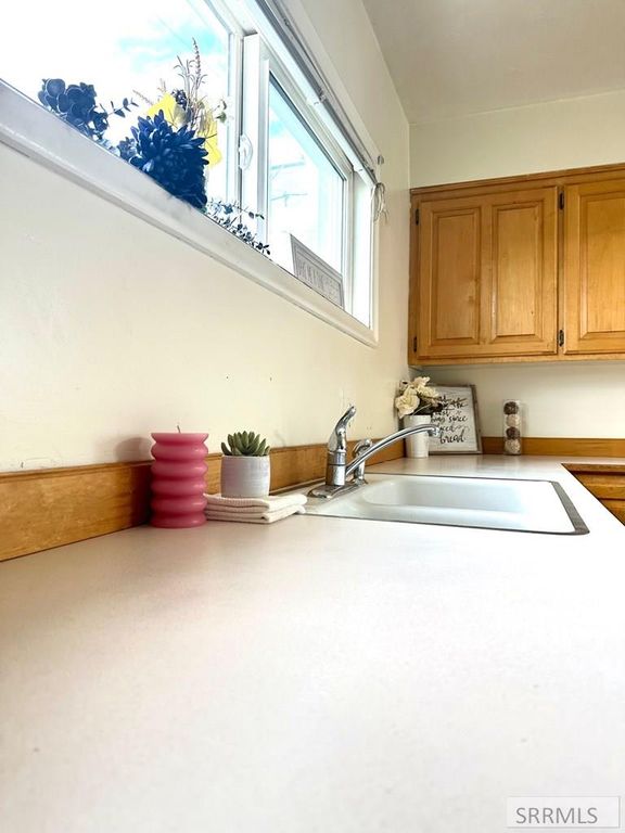 Image 8 of property listing at 499 N 400 E, Firth, ID 83236