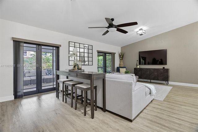 11521 NW 23rd St, Plantation, FL 33323